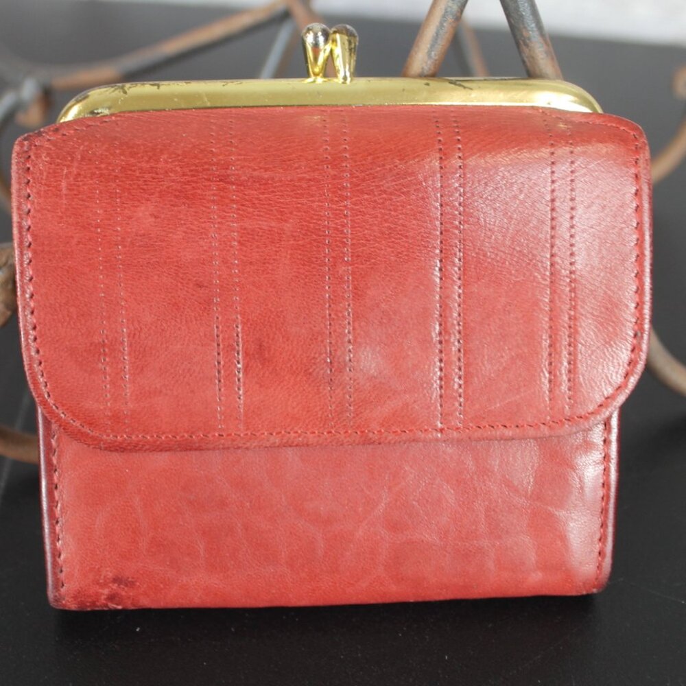 Vintage Princess Gardner Burgundy Lambskin Leather Wallet Kiss Clasp Fold Out